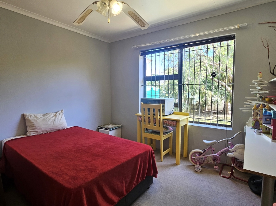 6 Bedroom Property for Sale in Wavecrest Eastern Cape